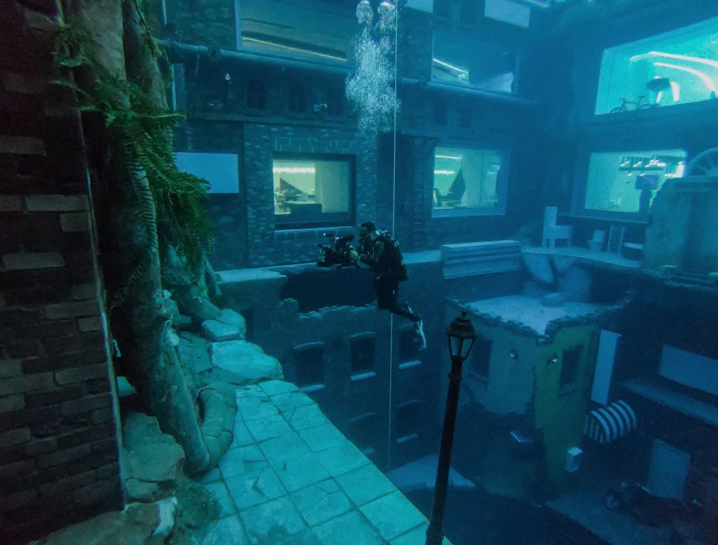 deepest pool in dubai