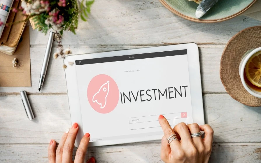 Close-up of a professional using a tablet to search for investment strategies in the uae