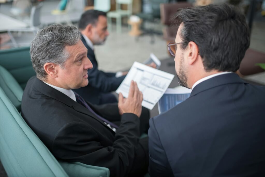 Business setup consultants in Dubai assisting entrepreneurs with Emifast services