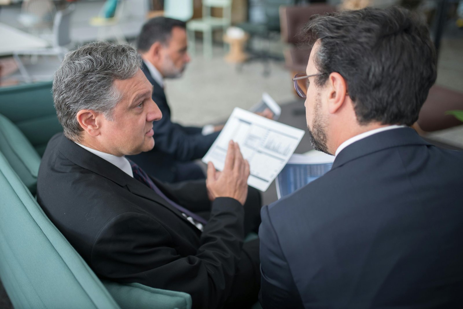 Business setup consultants in Dubai assisting entrepreneurs with Emifast services
