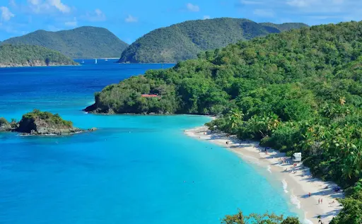 View of a tropical beach in the British Virgin Islands (BVI) with turquoise ocean water