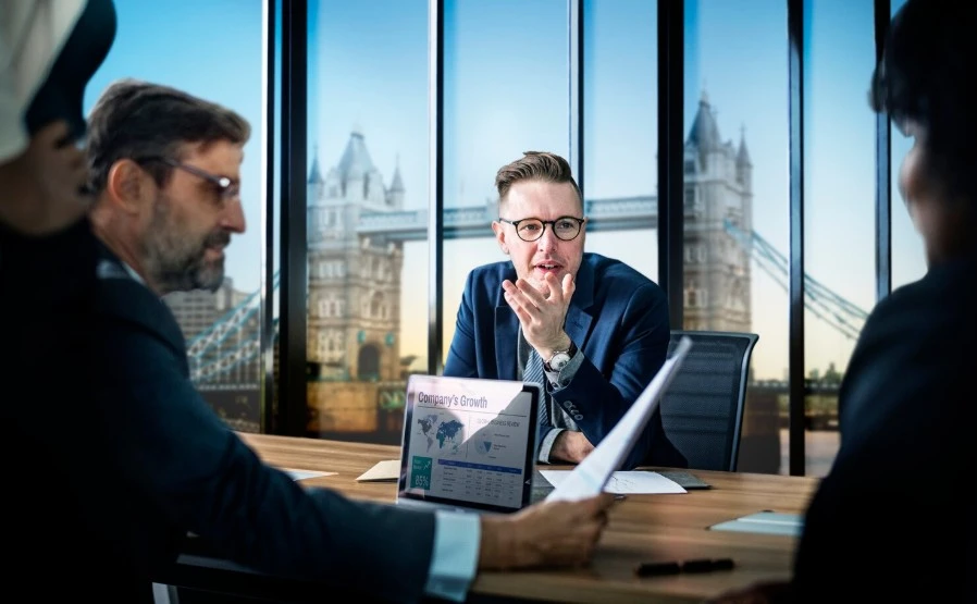 professionals having a meeting related to UK tax optimization for entrepreneurs