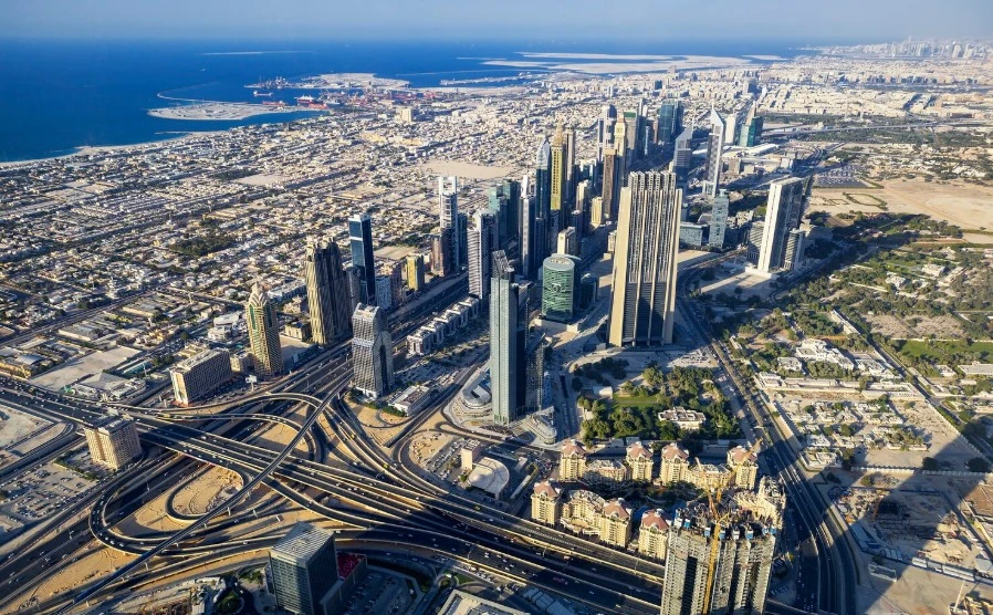an image displaying dubai free zones and mainlands
